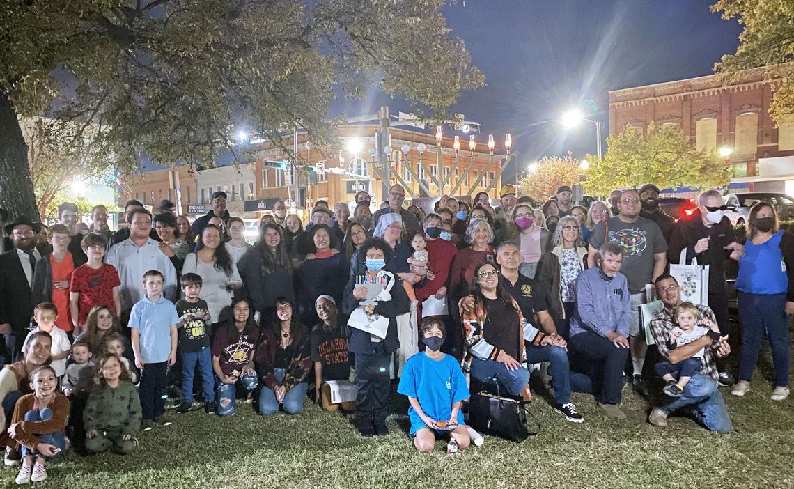 Community turns out for Hanukkah menorah lighting Community turns out for Hanukkah menorah lighting