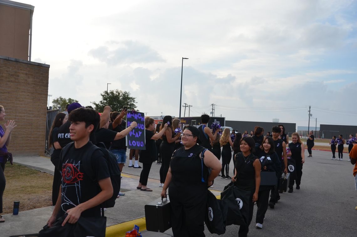 Crowd sends SMHS Rattler Band off to UIL competition Crowd sends SMHS Rattler Band off to UIL competition
