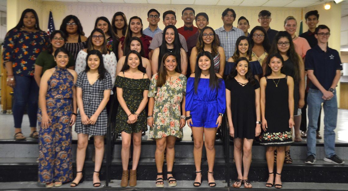 Cuauhtemoc presents more than $18K in scholarships