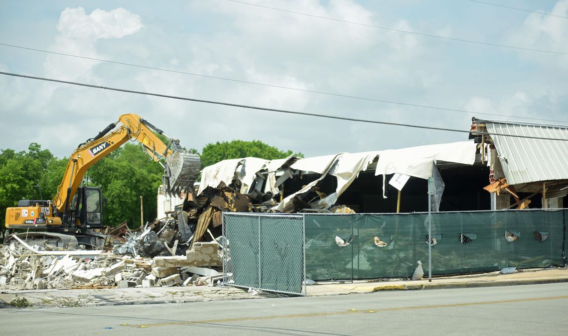 Demolitions continue on San Antonio St.