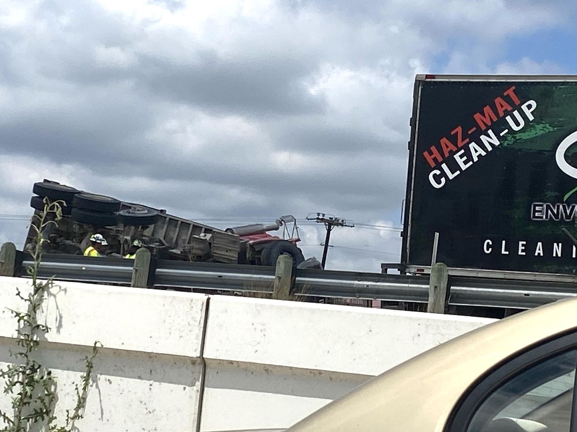 Double fatality closes northbound and southbound lanes of I-35