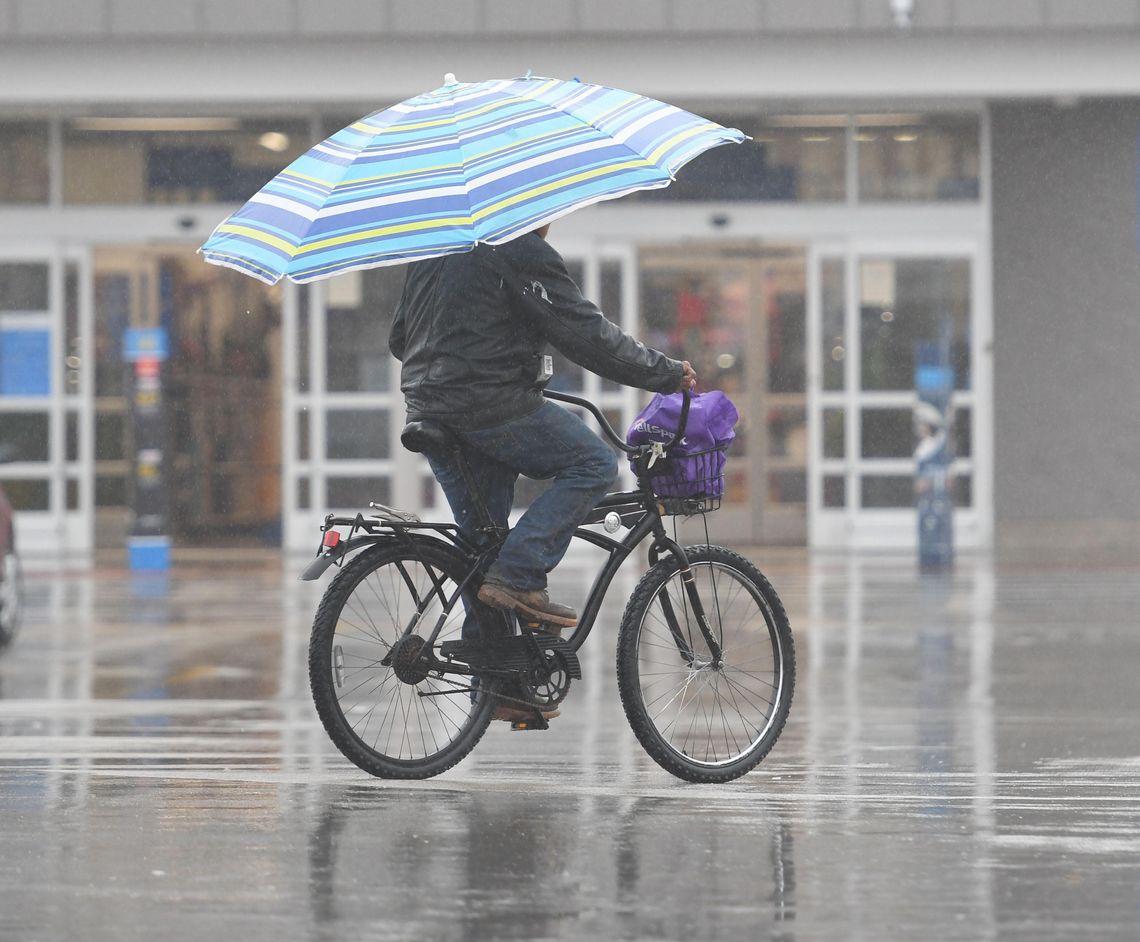 DREDGING THROUGH A COLD, RAINY DAY DREDGING THROUGH A COLD, RAINY DAY