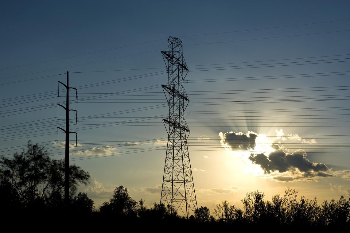 ERCOT asks Texans to conserve power after 6 power generation facilities go offline 