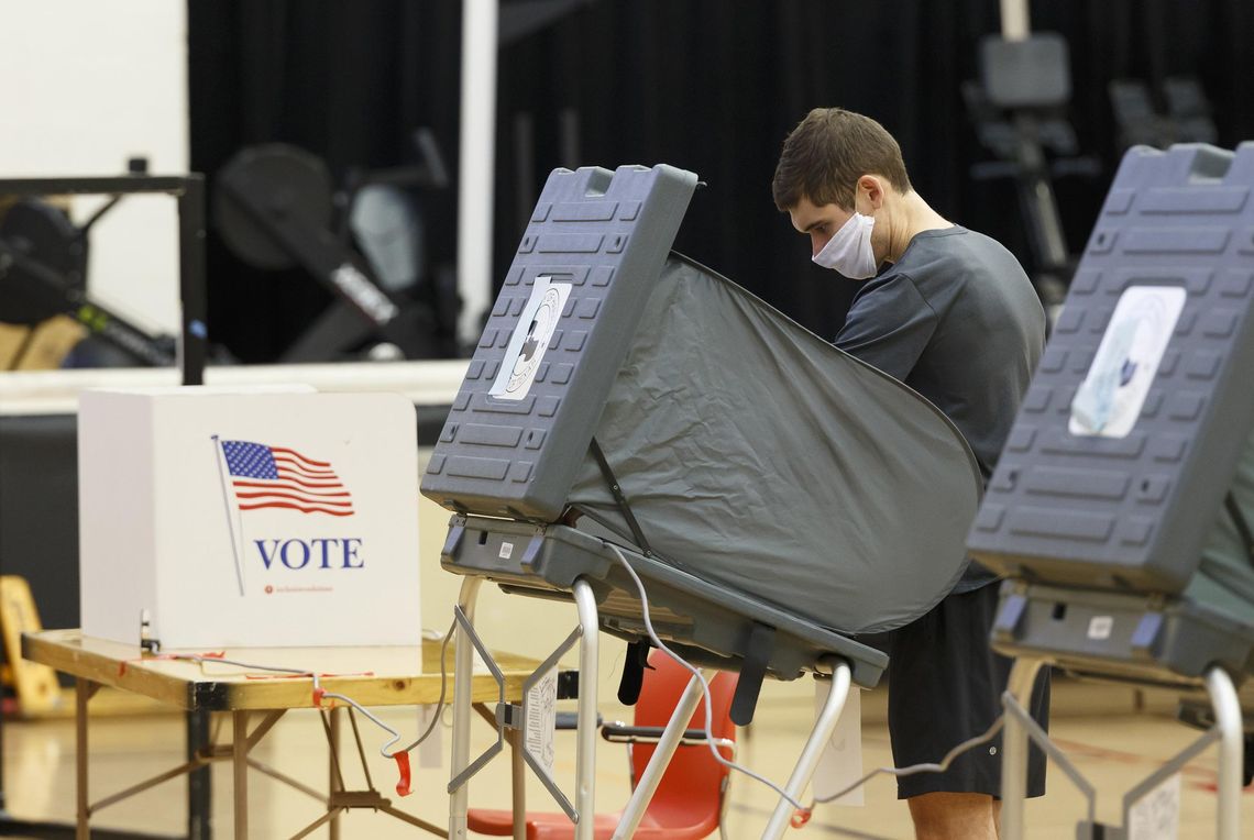 Federal appeals court temporarily blocks ruling that reinstated straight-ticket voting in Texas