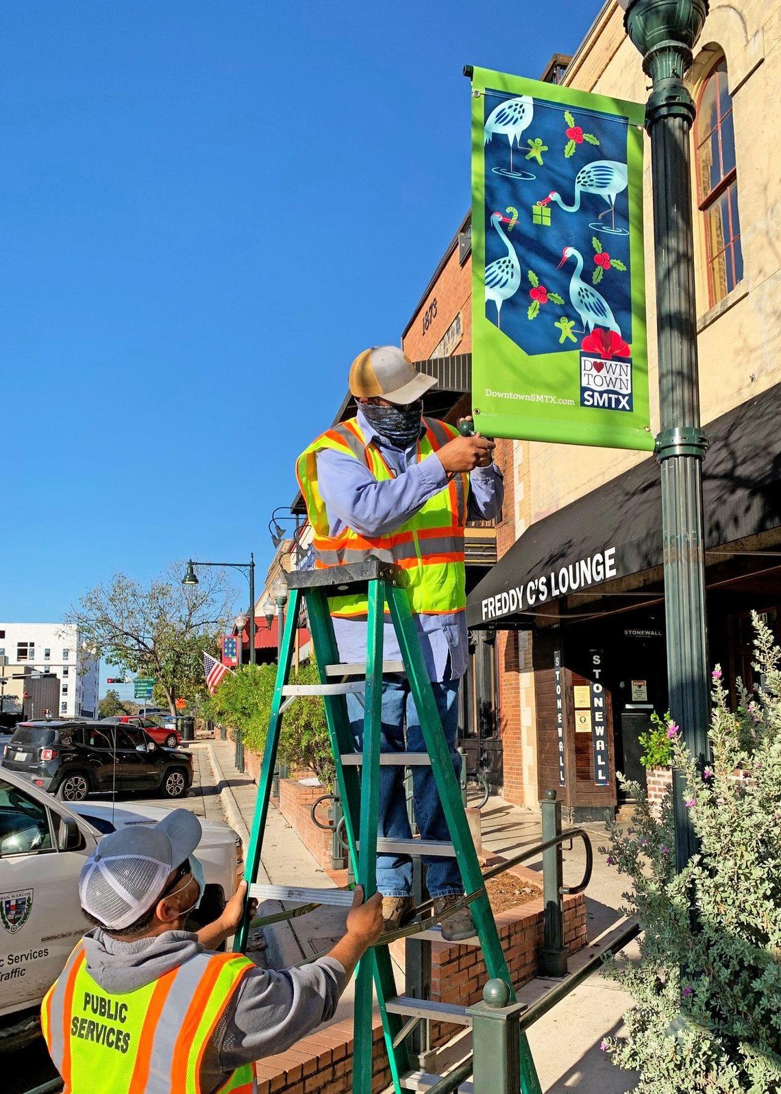 GETTING INTO THE SPIRIT: Downtown street banners receive holiday cheer GETTING INTO THE SPIRIT: Downtown street banners receive holiday cheer