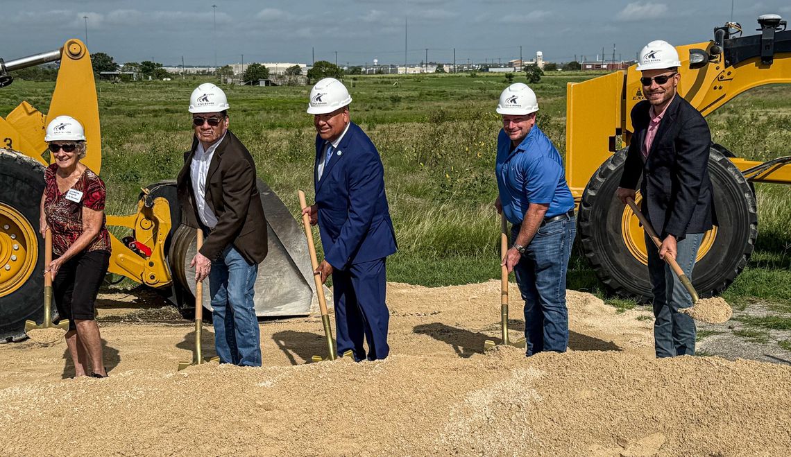 Groundbreaking ceremony kicks off major road projects, retail development in Kyle