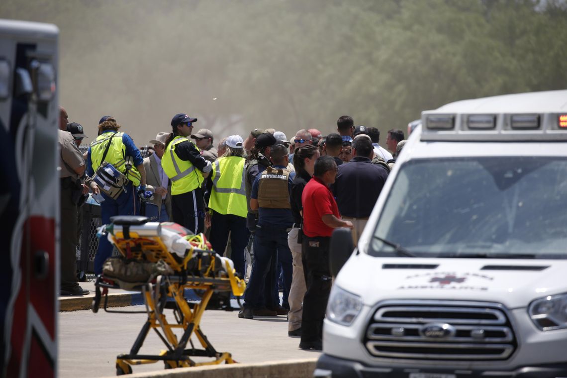 Gunman kills 19 children, 2 teachers in Texas school rampage Gunman kills 19 children, 2 teachers in Texas school rampage