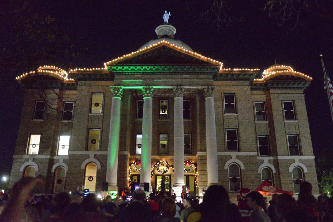 Holiday season begins with annual Courthouse Lighting Ceremony 