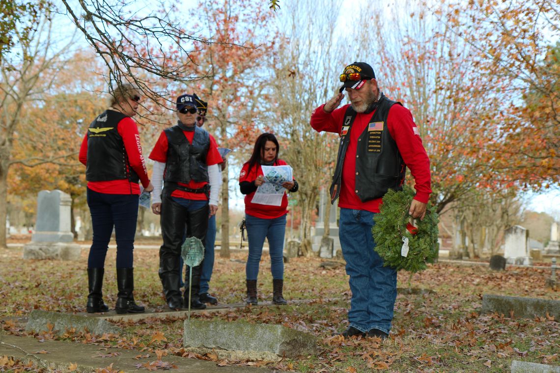 HONORING HEROES: Wreaths laid at city cemetery in remembrance of fallen veterans HONORING HEROES: Wreaths laid at city cemetery in remembrance of fallen veterans