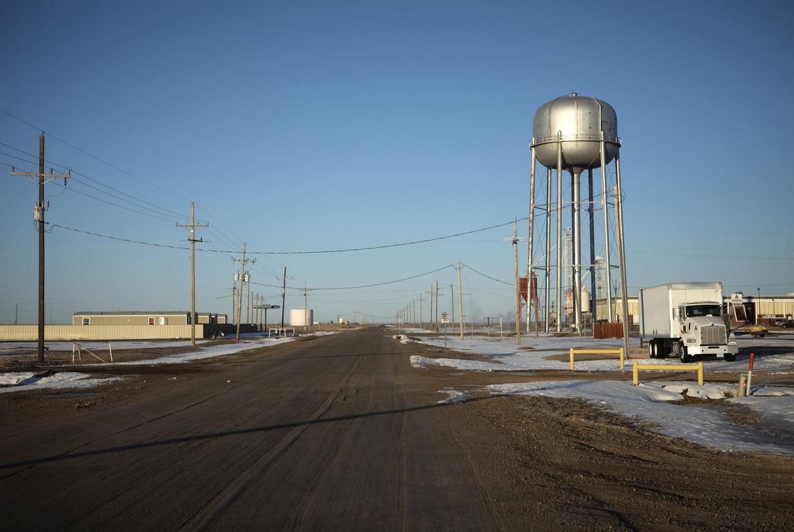 Miguel Gutierrez Jr./The Texas Tribune, Rural areas, texas, network, phone service