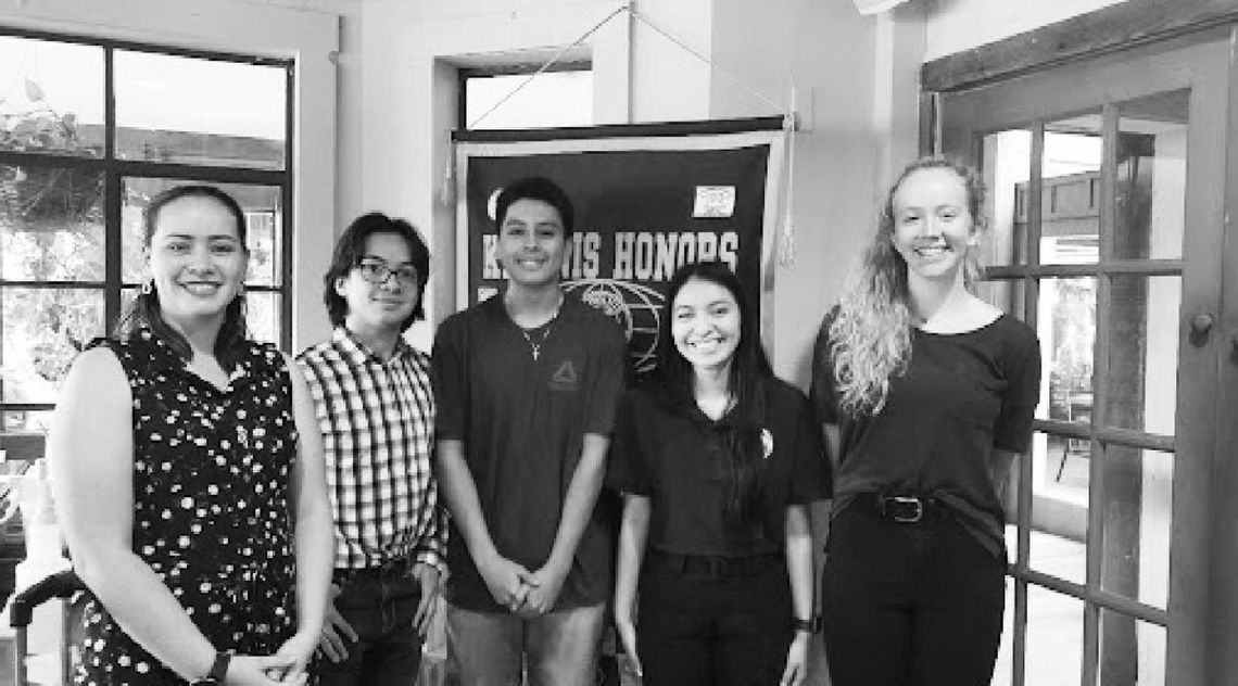 Kiwanis Club presents scholarships, donates to San Marcos Public Library Kiwanis Club presents scholarships, donates to San Marcos Public Library