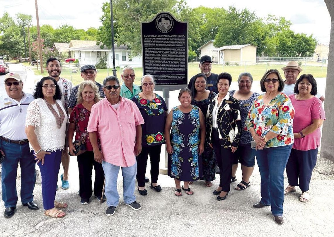 La Sociedad Mutualista Cuauhtémoc unveils marker