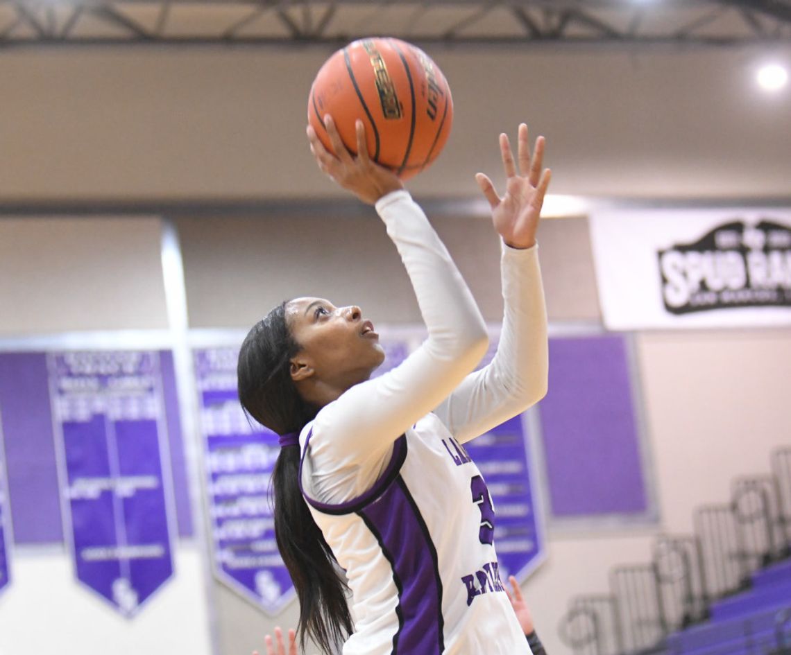 Lady Rattlers clinch playoff berth with win over Clemens