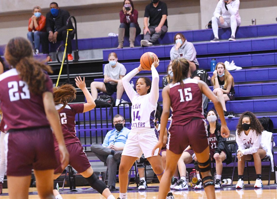 Lady Rattlers fall to Cedar Ridge in first round of playoffs, 57-47