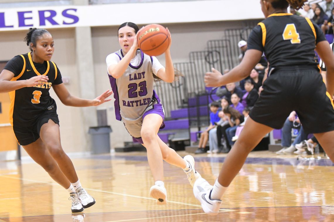 Lady Rattlers fend off Hornets’ sting