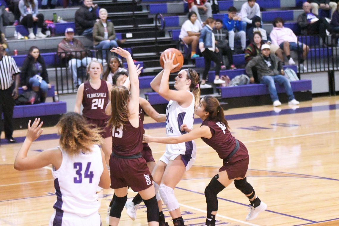 Lady Rattlers secure crucial district victory against Buda Hays, 47-43