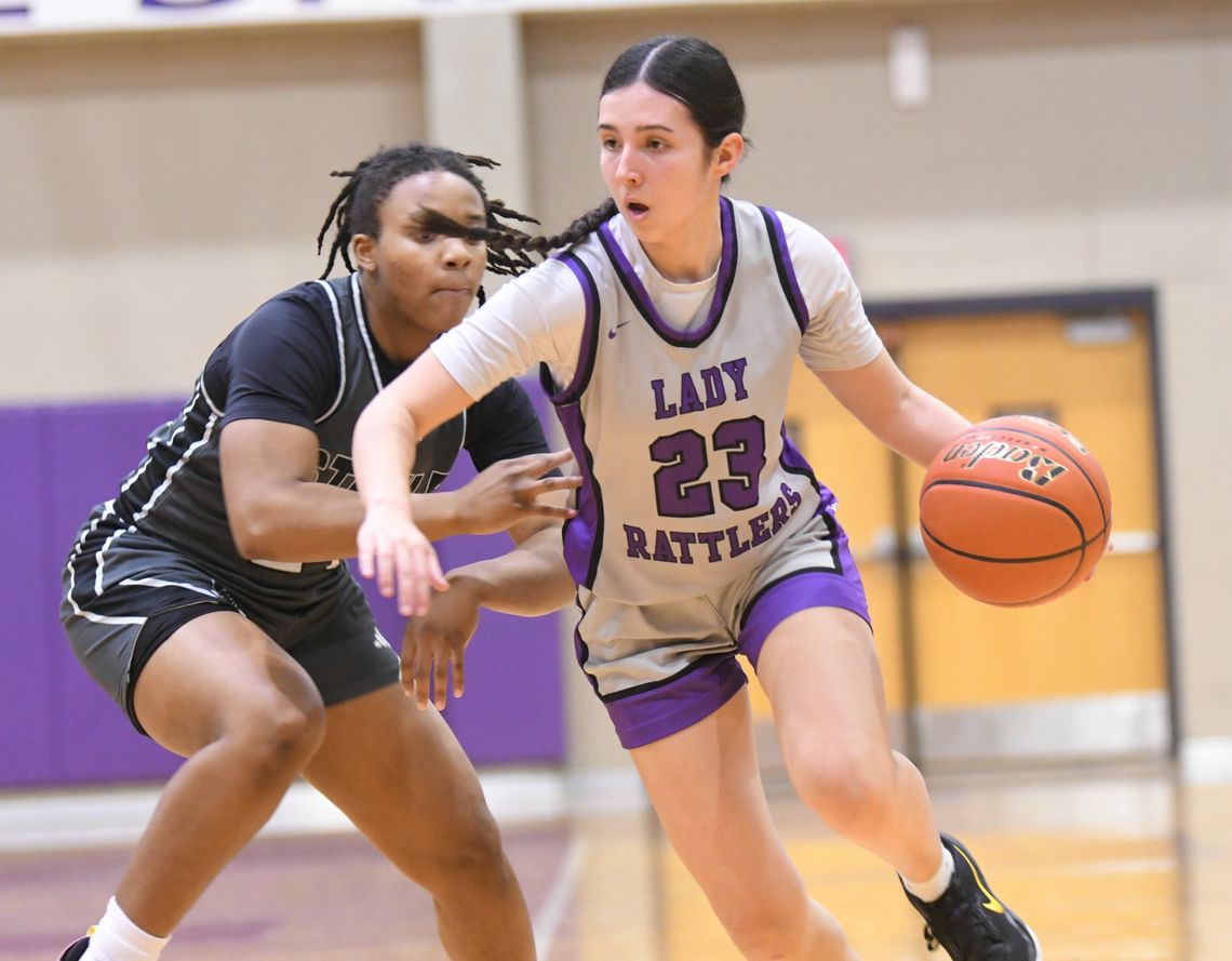 Lady Rattlers upset No. 11-ranked Cibolo Steele