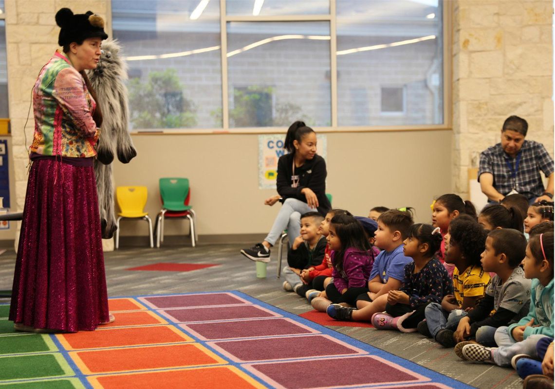 Library hosts Bonham students for puppet show