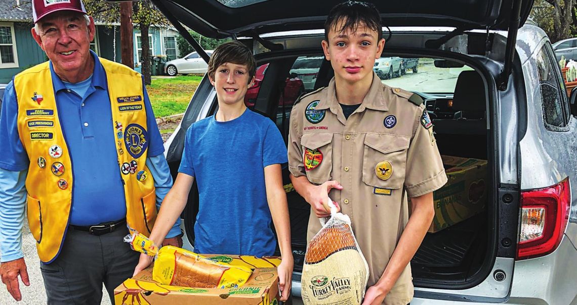 Lions Club donates food during Christmas season Lions Club donates food during Christmas season