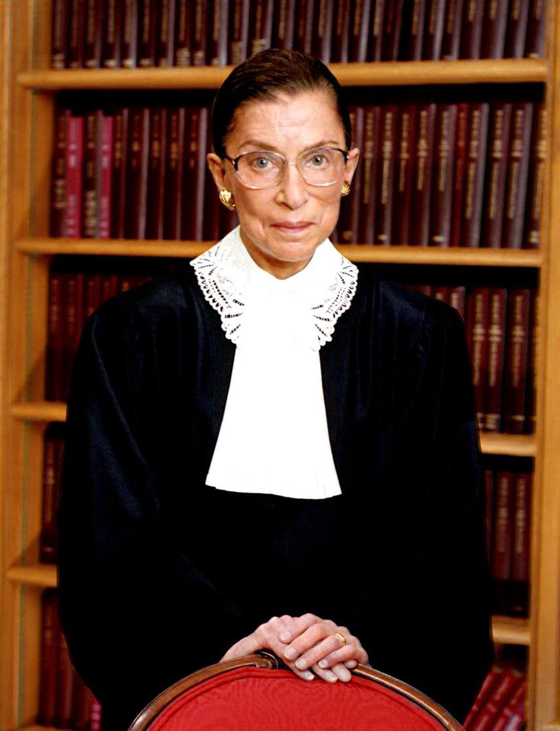 Long lines of mourners pay respects to Ginsburg at court Long lines of mourners pay respects to Ginsburg at court