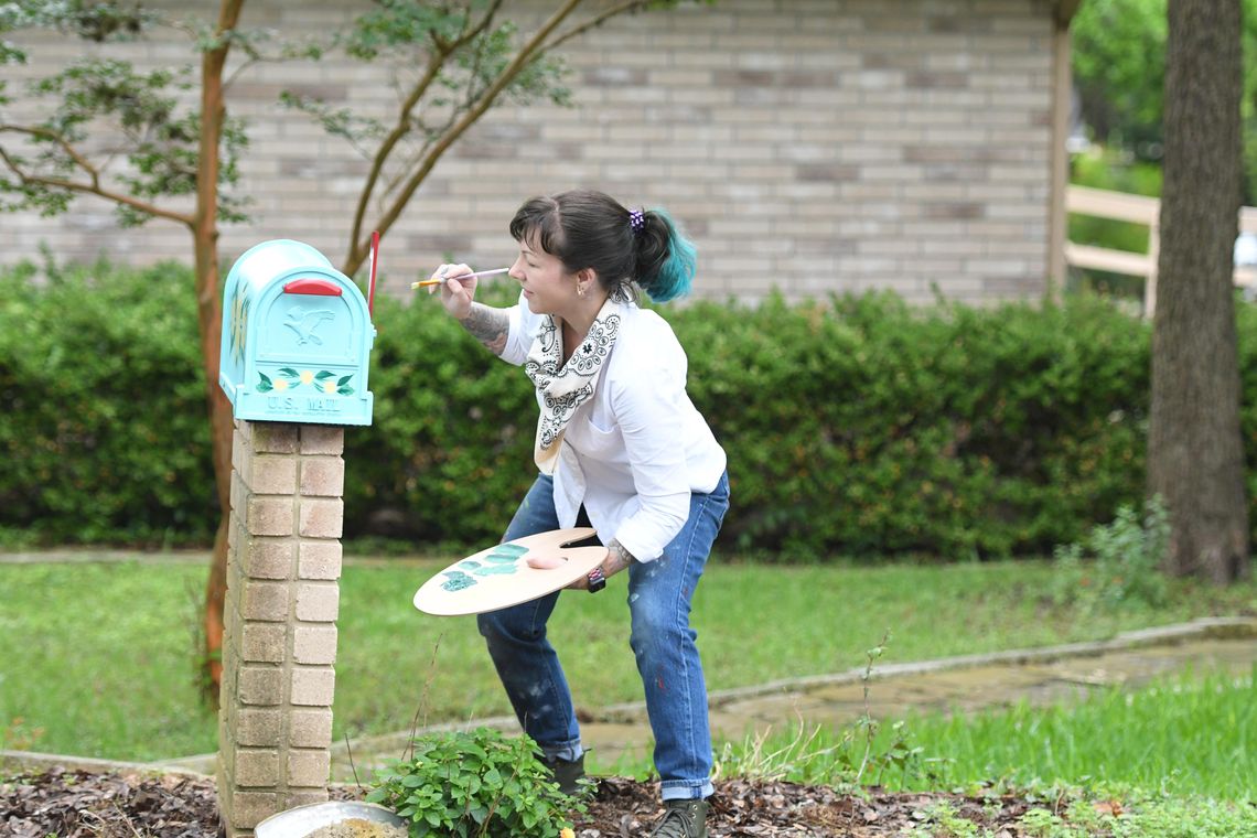 MAILBOX MASTERPIECE: Local artist spruces up neighborhood mailbox with colorful painting MAILBOX MASTERPIECE: Local artist spruces up neighborhood mailbox with colorful painting