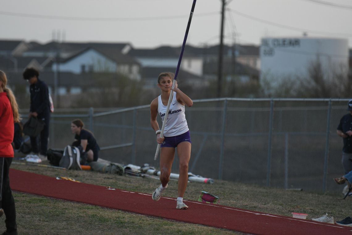 Mauritz-Barboza qualifies for state in pole vault