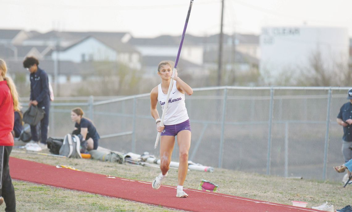 Mauritz-Barboza qualifies for state in pole vault