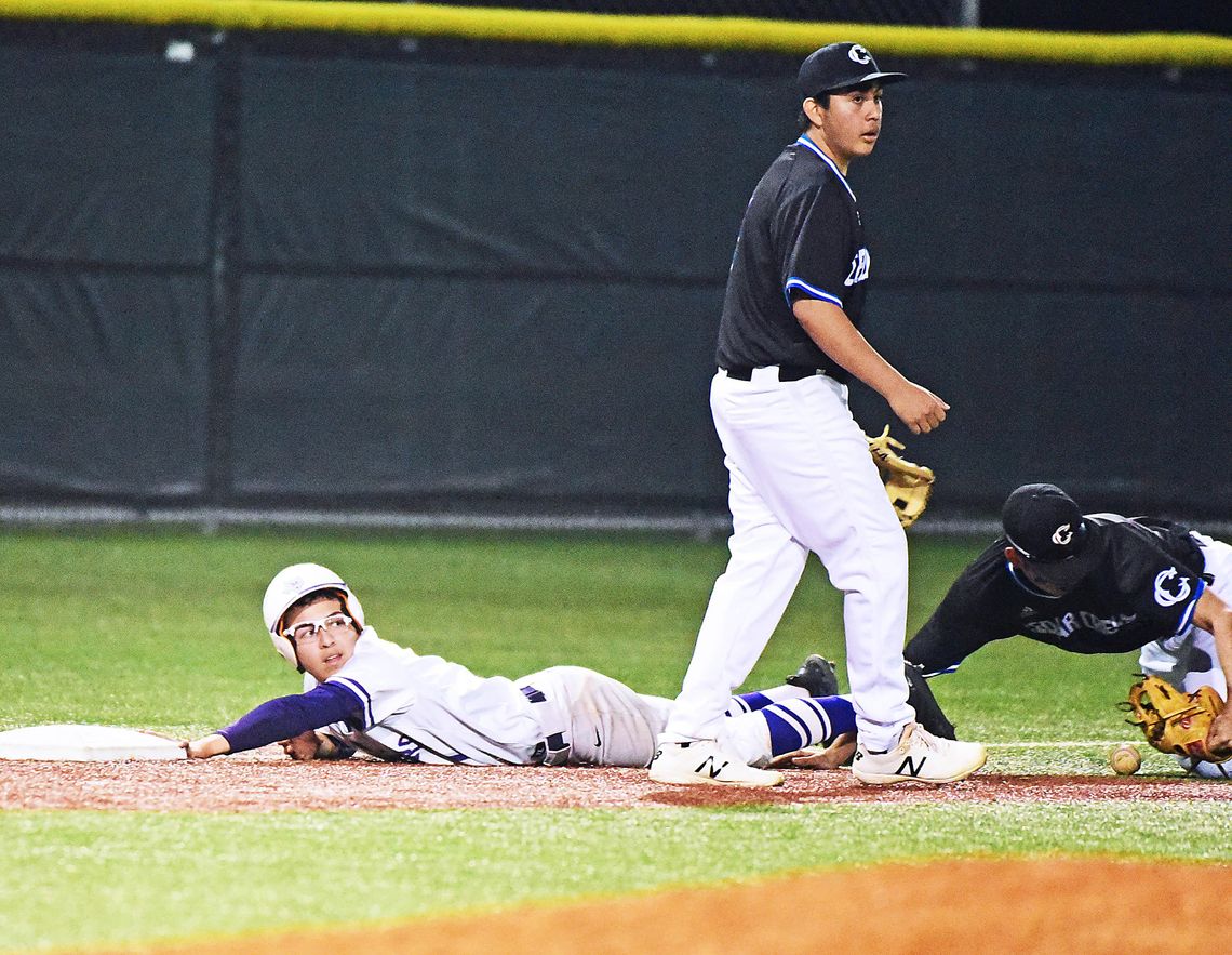 No. 1 Longhorns hold off Texas State at Bobcat Ballpark 