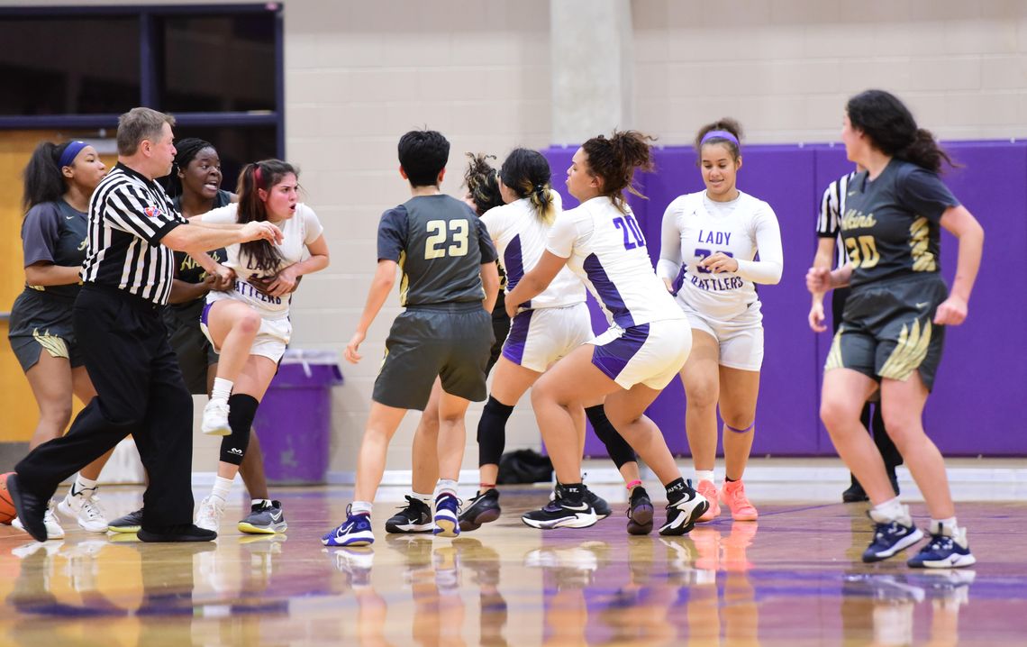 On-court fight forces early end to San Marcos, Akins game