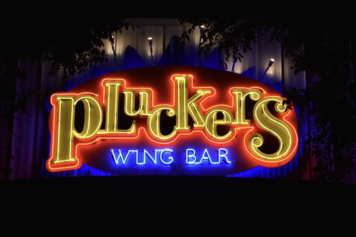 Pluckers Wing Bar Turns 30