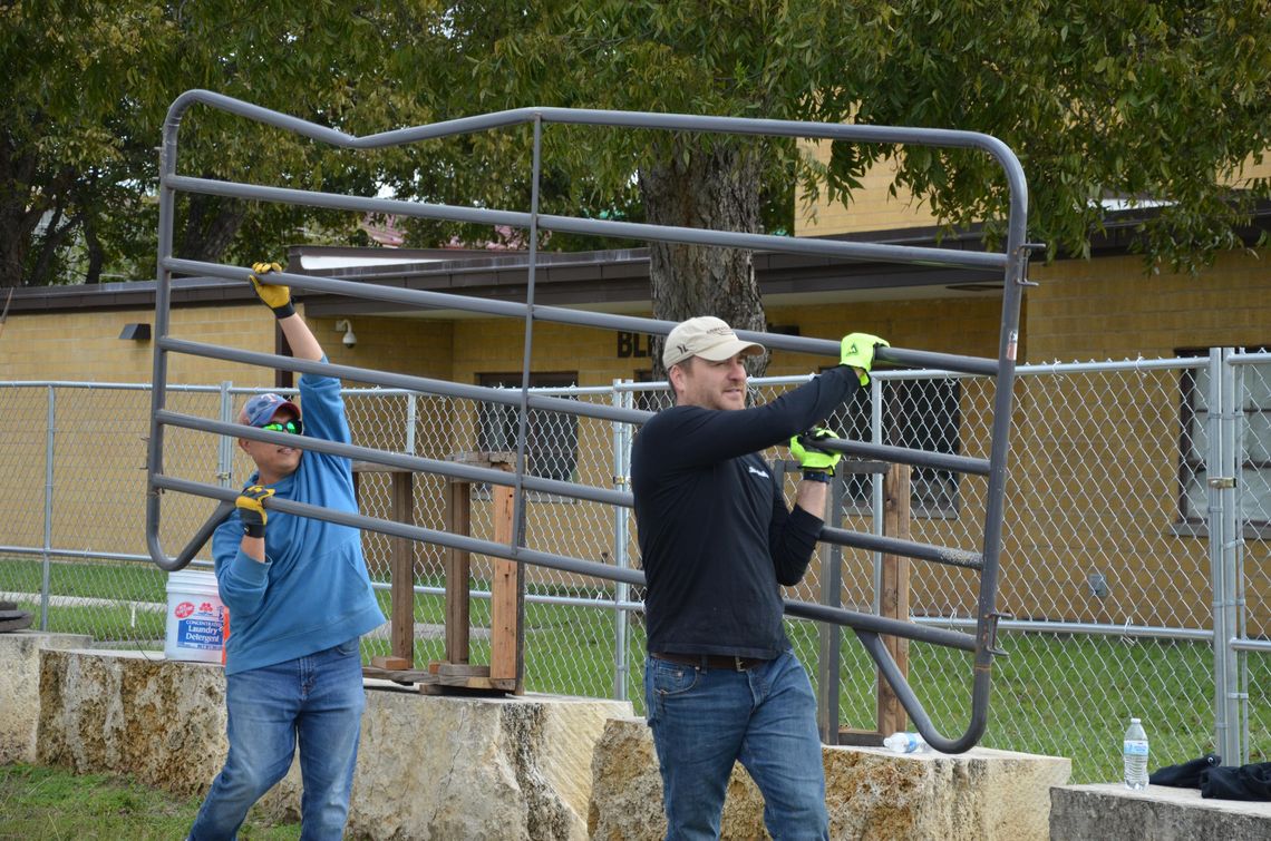 PREPPING FOR SIGHTS & SOUNDS: Volunteers help gear up for annual two-weekend holiday festival