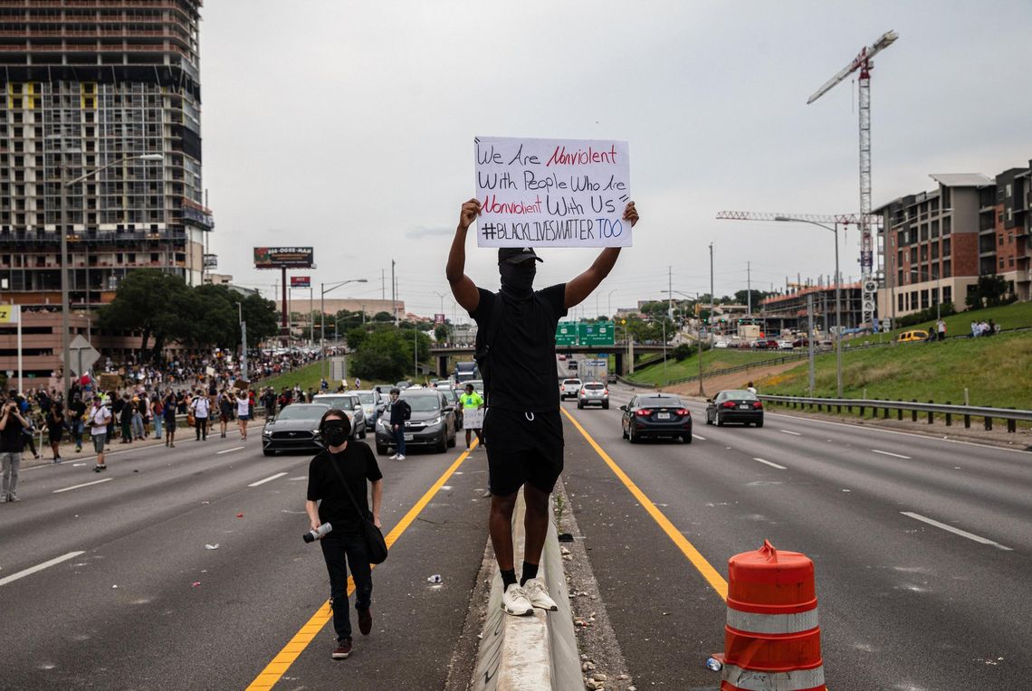 Protesters who obstruct emergency vehicles could face felony charges under bill passed by Texas House