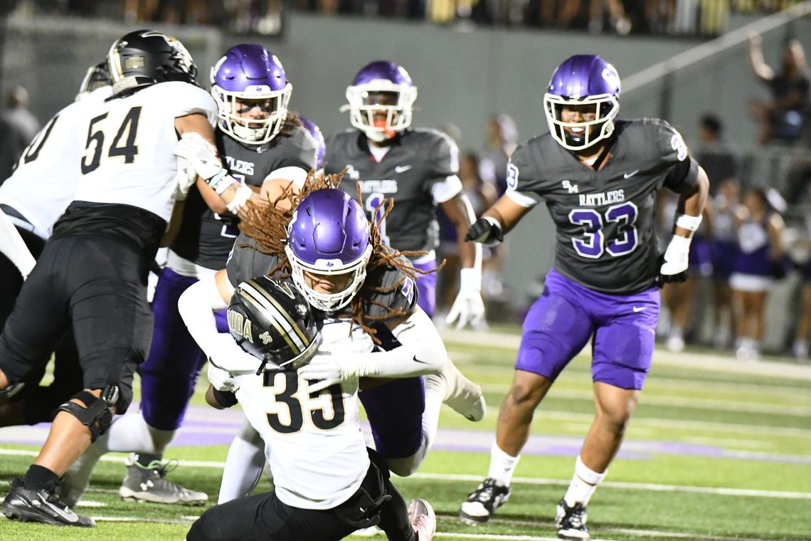 Rattlers battle Buffaloes in key district game