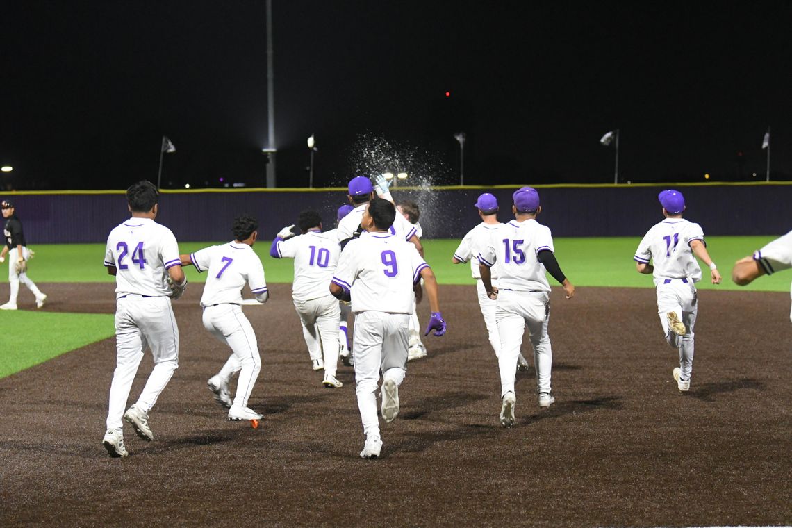 Rattlers clinch playoff berth on Geesee's walk-off single as Wiatrek throws no-hitter