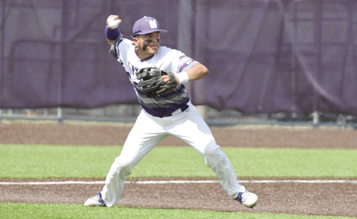 Rattlers drop district game to Clemens in extra innings