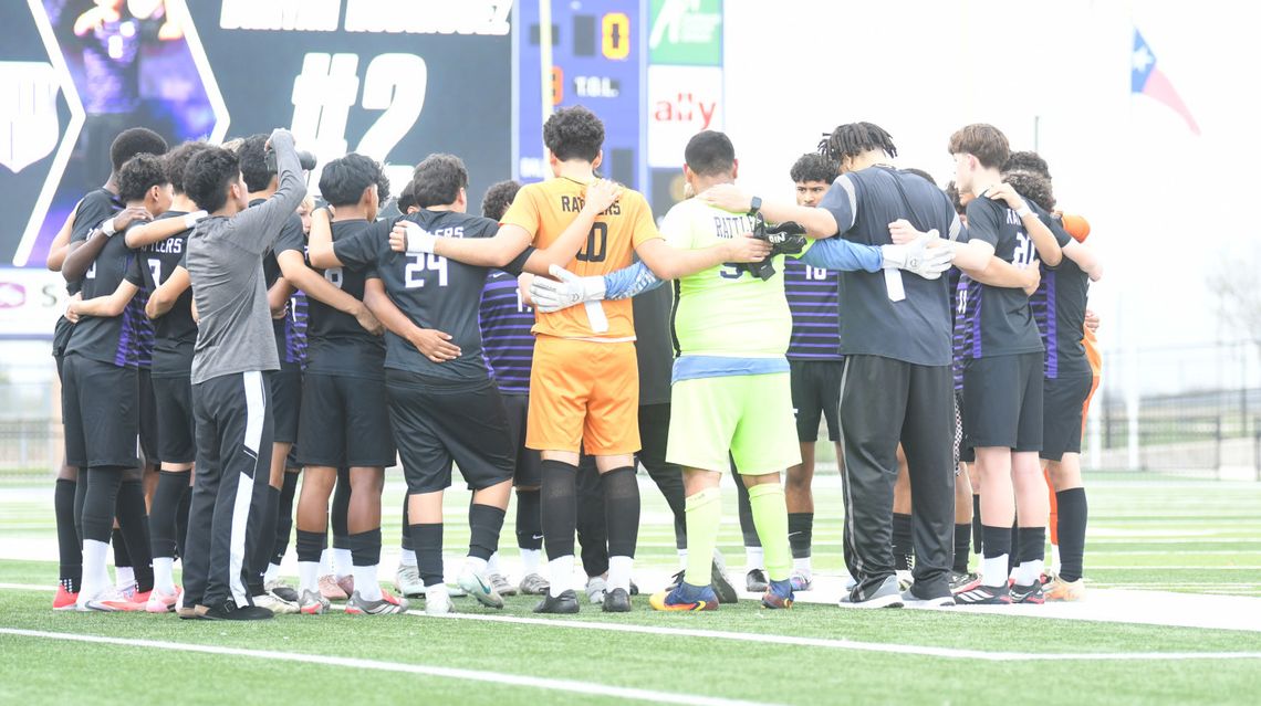 Rattlers drop senior night game against Canyon