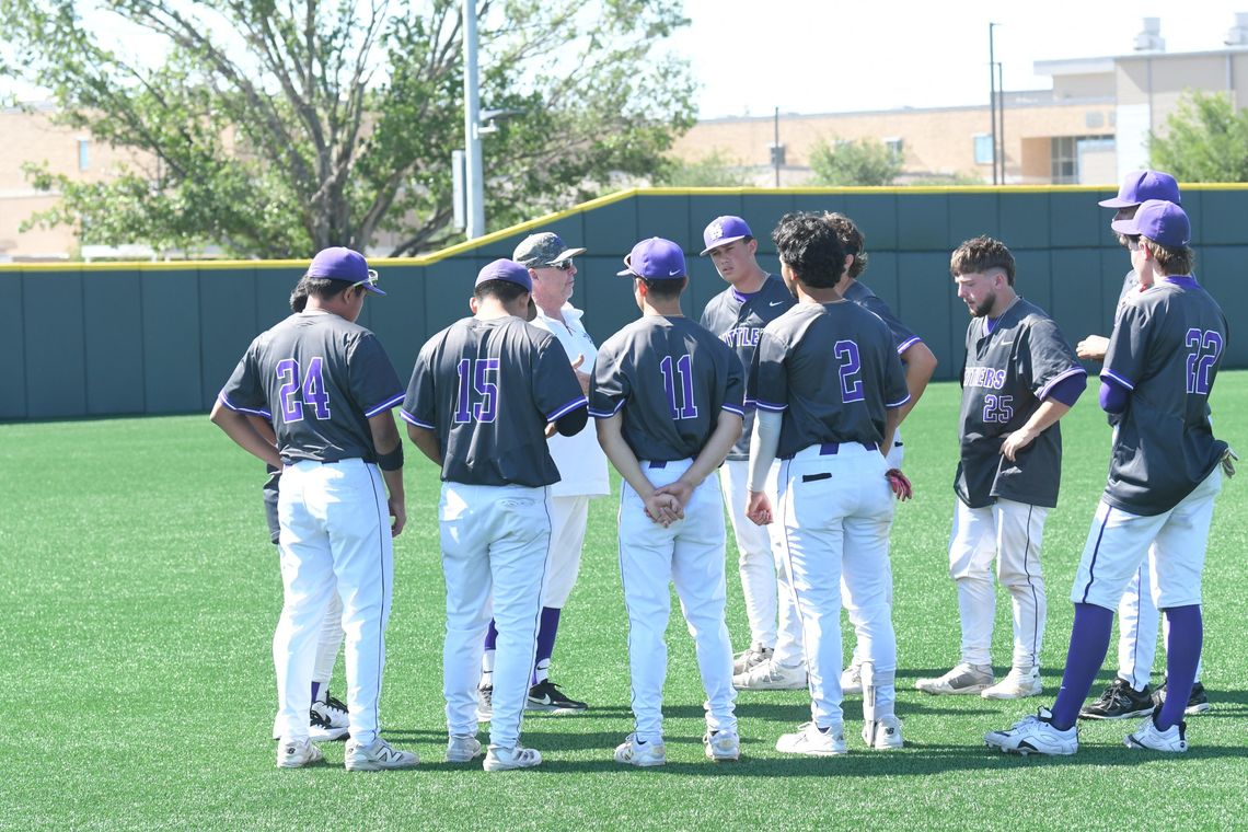 Rattlers fall to Medina Valley in thrilling three-game series