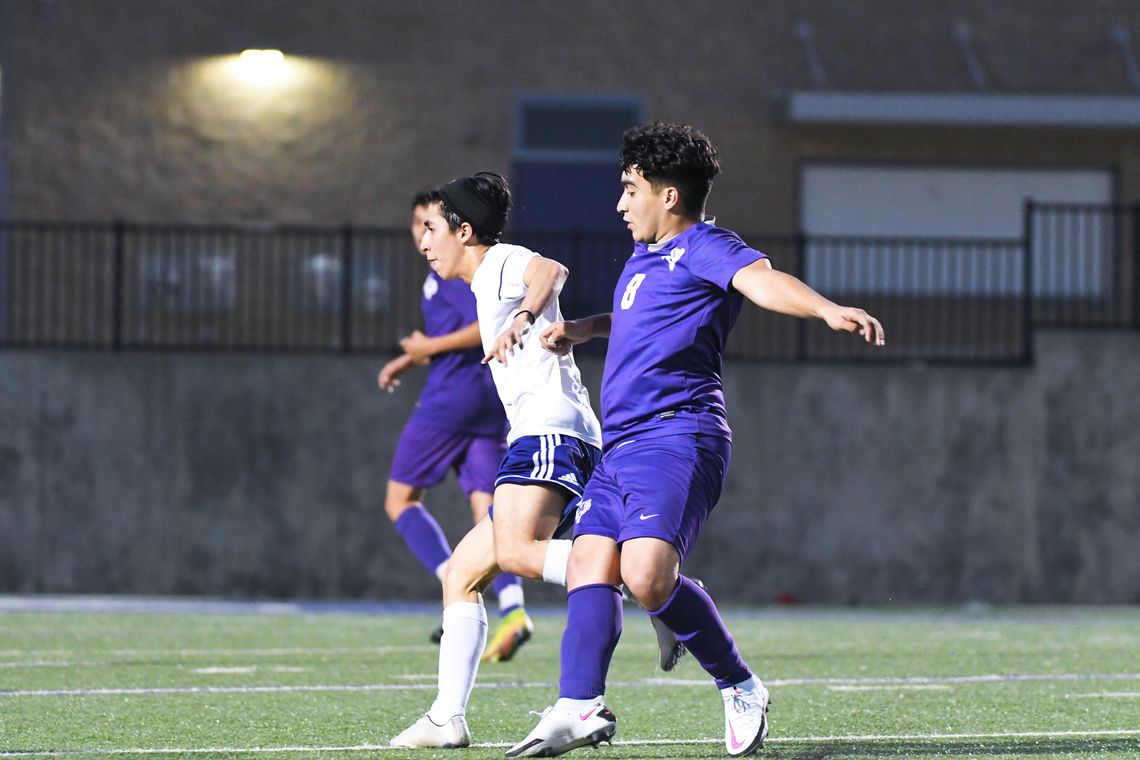 Rattlers shutout SA Brackenridge, 5-0, Molina scores 4