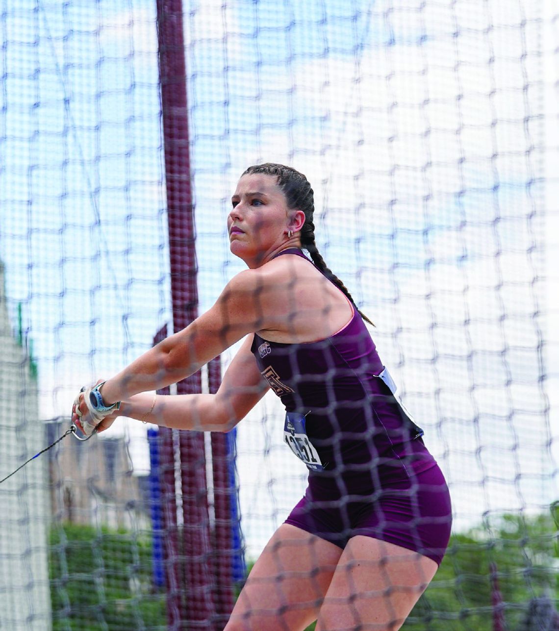 Roberts captures bronze in hammer
