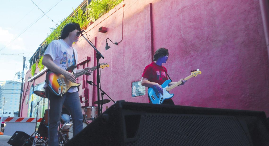 ROCKING THE ALLEY: Kissing Alley Concert Series returns with performance by Blevins ROCKING THE ALLEY