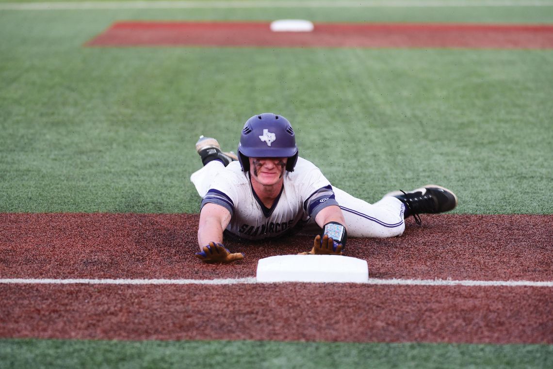 San Marcos dominates Del Valle at home, 8-0, as Santos pitches complete game