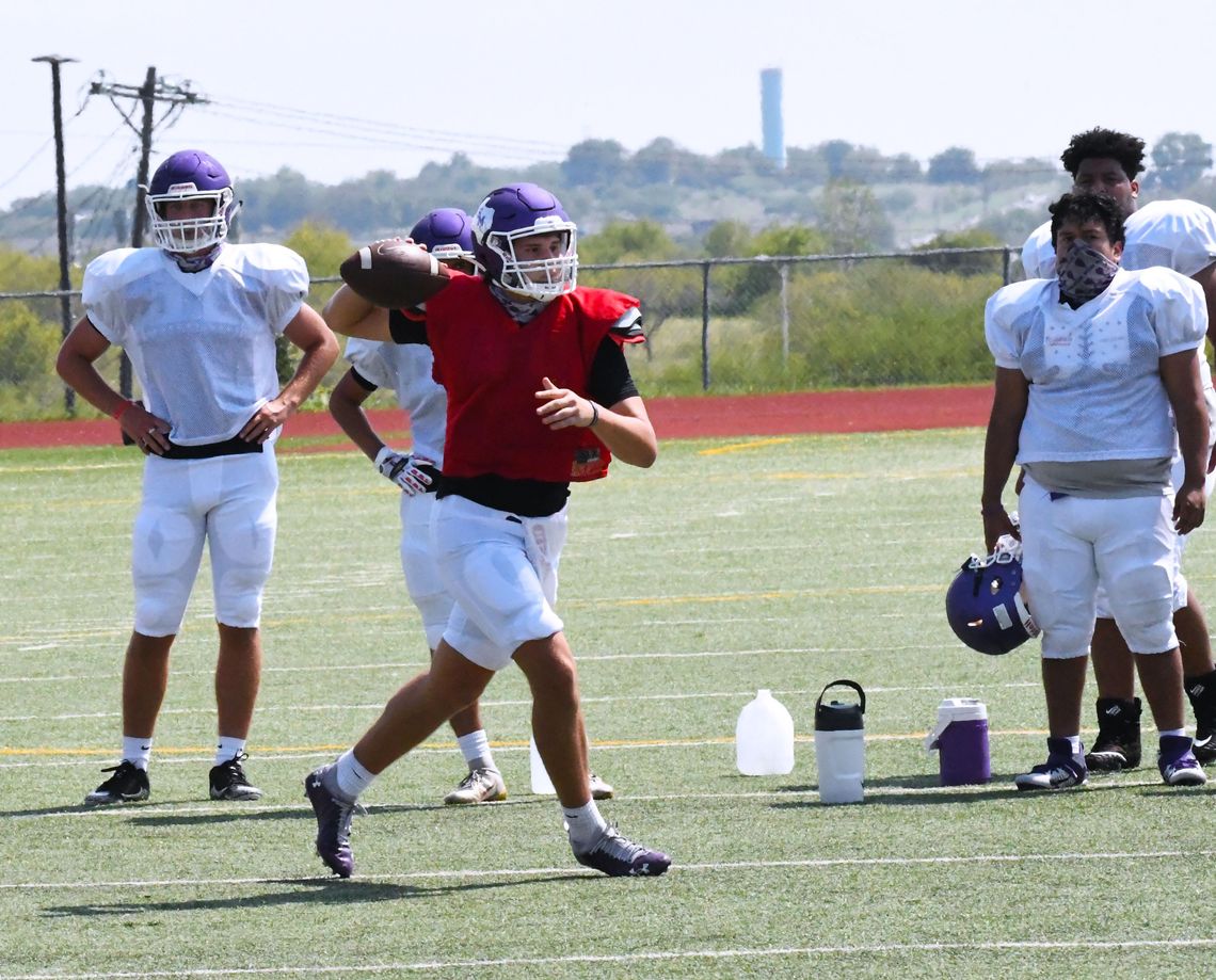 San Marcos overcomes 21-point deficit to defeat Del Valle, 49-35