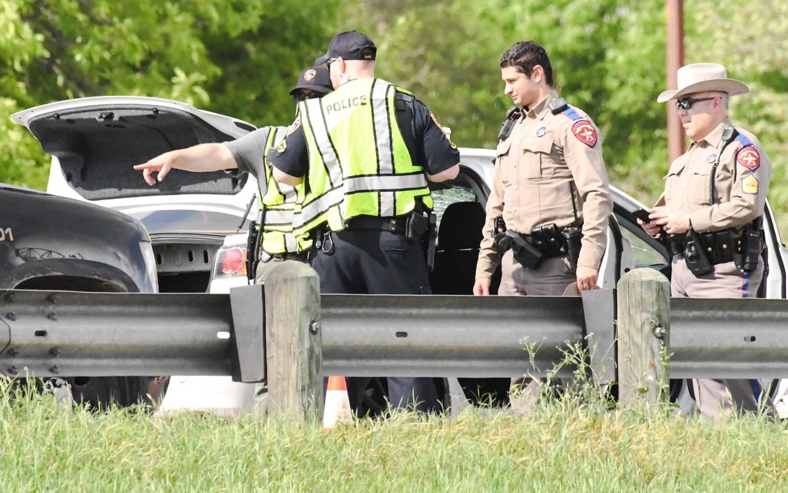 San Marcos police officer struck on I-35