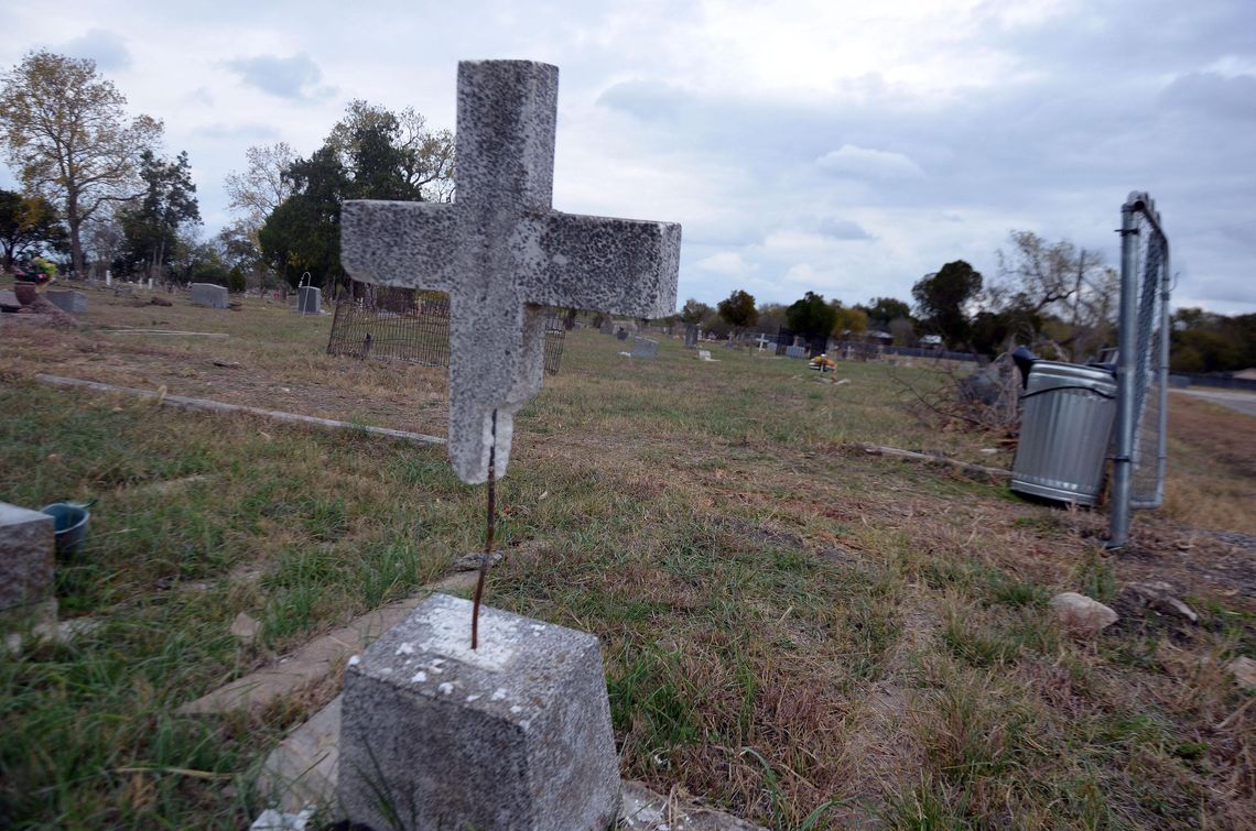 San Pedro Cemetery searches for help after damaging accident