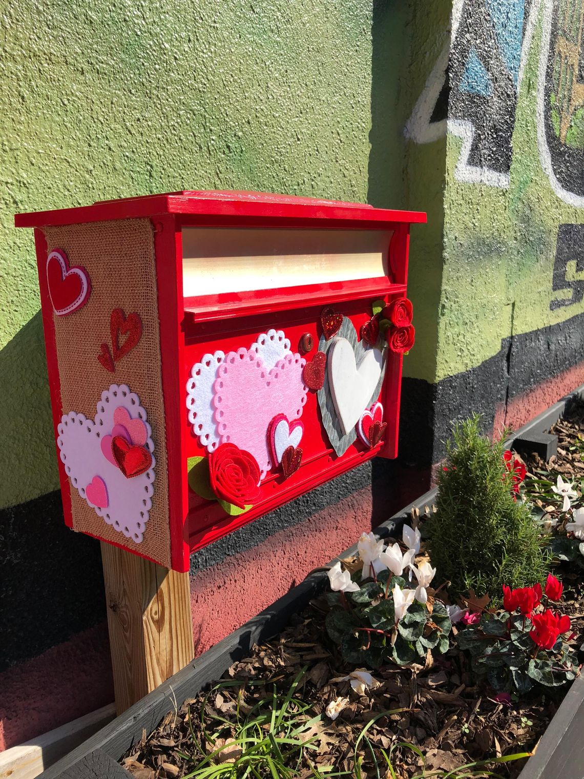 Send a valentine from a ‘Kissing Alley’ address