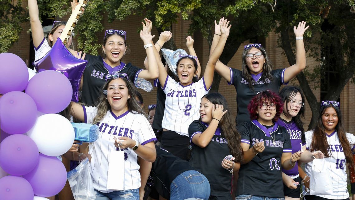 SMHS kicks off Homecoming Week with downtown parade