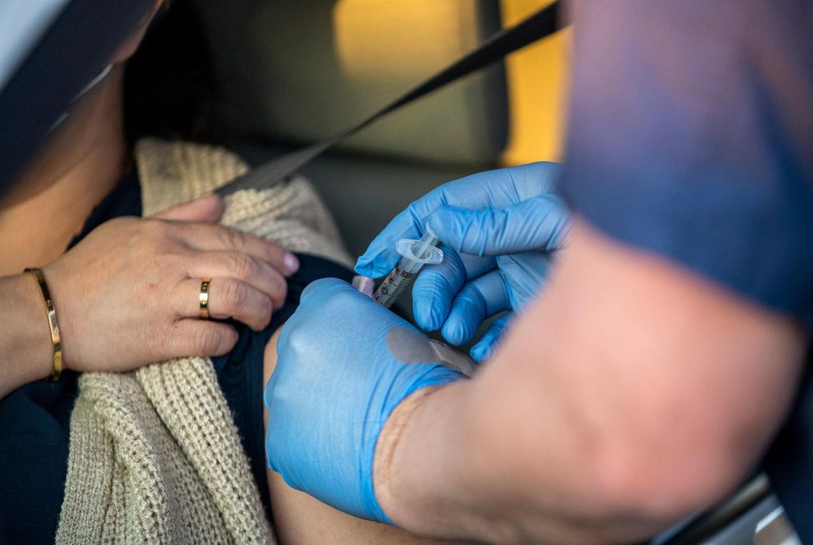 Texans don’t have to prove they’re eligible for the COVID-19 vaccine, and some are jumping the line. Here’s why. Covid-19 Vaccine, Texas Tribune, Texas, line jumpers, vaccine, San Marcos News, San Marcos Record