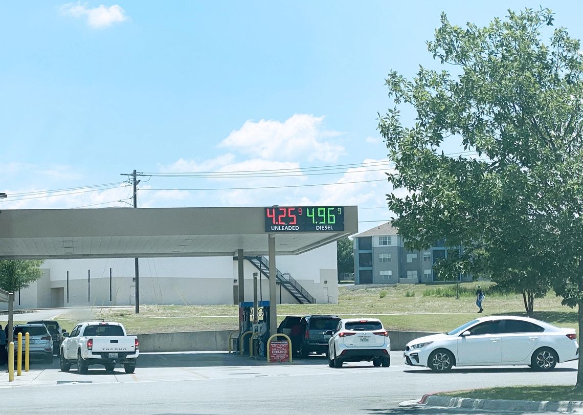 Texans expected to travel in record numbers this weekend Texans expected to travel in record numbers this weekend