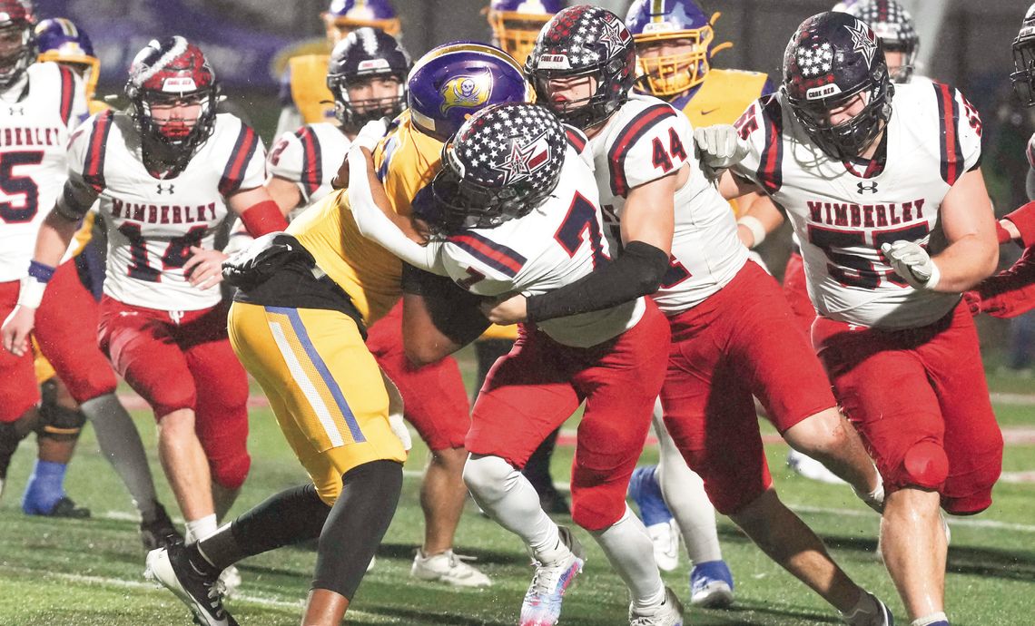 Texans fall to La Vega in offensive shootout