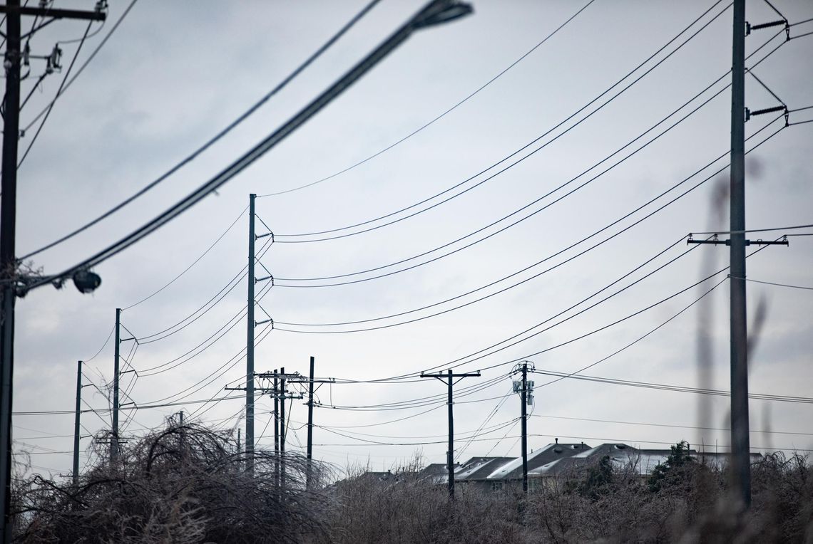 Texas’ power grid held up during last week’s winter weather. Experts say it wasn’t seriously tested.
